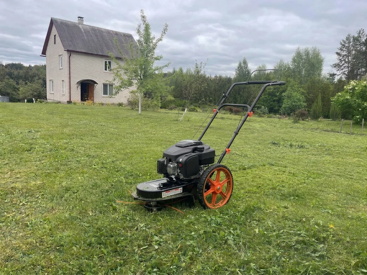 Результат — ровный газон после работы Skiper GW550